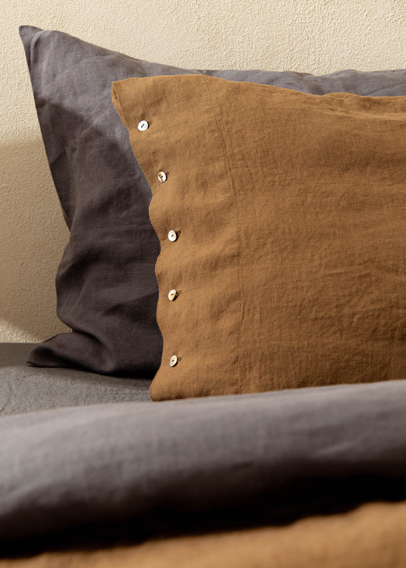 Cinnamon linen pillowcase with buttons